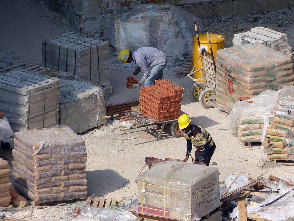 Les tables élévatrices, un outil indispensable pour certains travaux