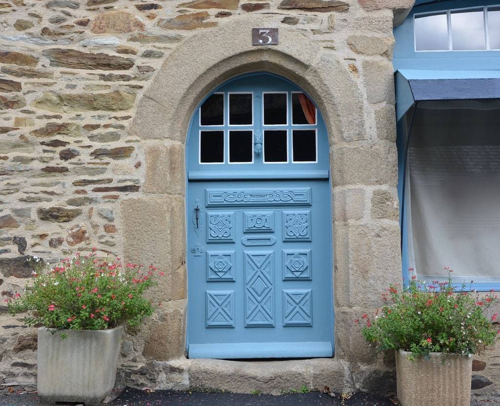 Transformez votre maison avec une porte d'entrée colorée