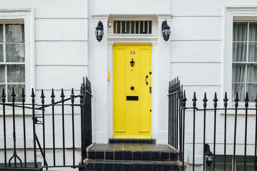 Transformez votre maison avec une porte d&rsquo;entrée colorée